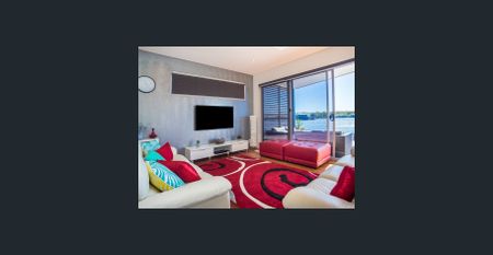 Exquisite 4-Bedroom Luxury Waterfront Living with Breathtaking Views - Photo 2