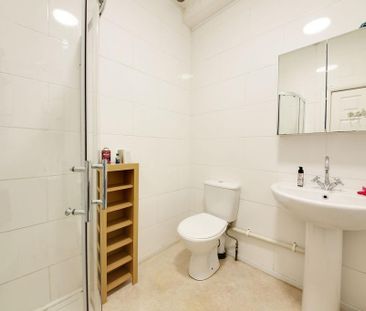 1 bedroom in a house share to rent - Photo 6