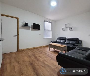 1 bedroom in a house share to rent - Photo 2
