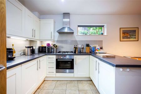 Delightful two bedroom house close to the River Itchen and water meadows. - Photo 4