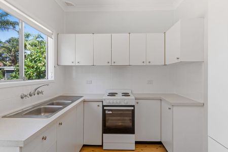 WALK TO SHELLY BEACH & GOLF CLUB FROM HOME - Photo 2