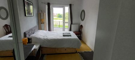 Beautiful 5 bed property overlooking All Saints Park Room 1 - Photo 2