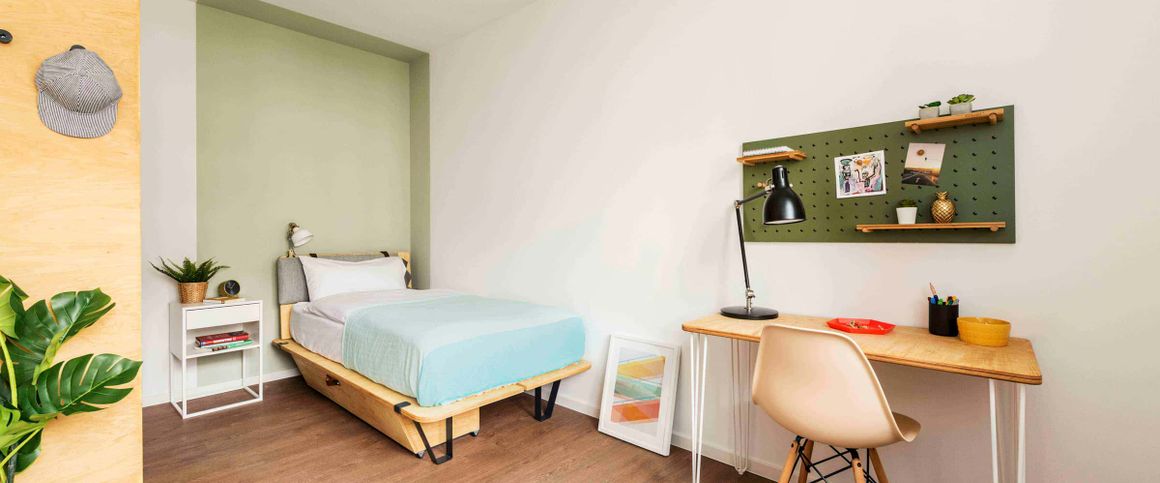 Room in Bernhard-Weiß-Straße, Berlin for 49 m² with 3 bedrooms - Photo 1