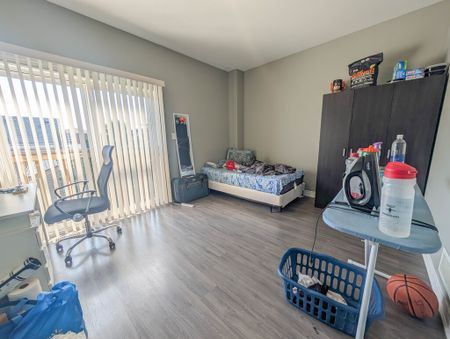 **ALL INCLUSIVE** STUDENTS/YOUNG PROFESSIONAL ROOM FOR RENT IN A STUNNING HOUSE!! - Photo 2