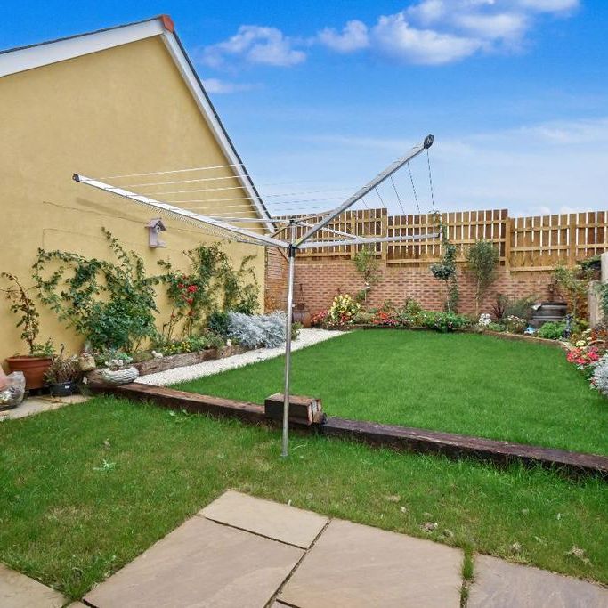 3 bedroom semi-detached house to rent - Photo 1