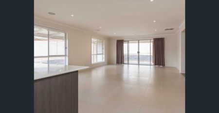 Three or Four Bedroom Home Close to the University - Photo 2