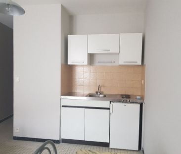 Location Appartement 1 pièce 16m² FONTENAY LE COMTE 85200 - Photo 3