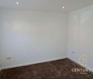 Elizabethan Way, TW19 - Photo 3