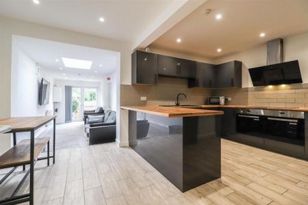 1 bedroom in a house share to rent - Photo 5