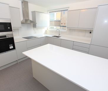 BRAND NEW Immaculate Spacious Modern TWO BED FLAT (1st Floor) with Parking & Communal Garden in East Finchley, N2 - Photo 2