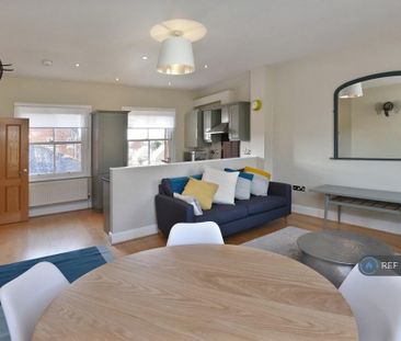 2 bedroom flat to rent - Photo 2