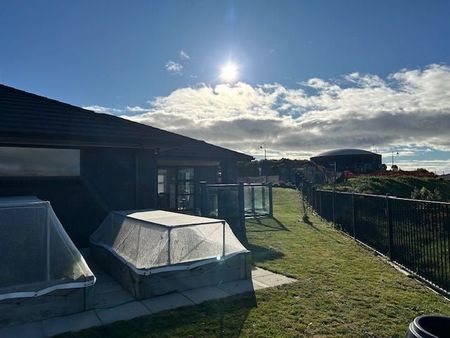 Three bed home including bedsit in Aotea - Photo 2