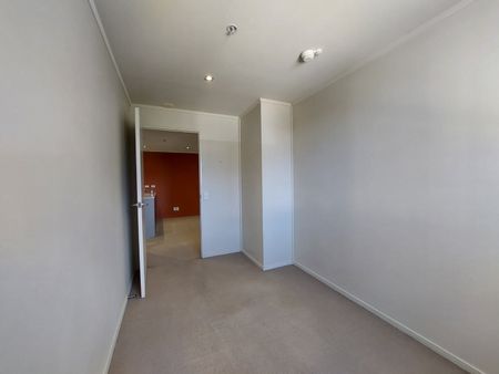 2 Bedroom City Apartment - Photo 2