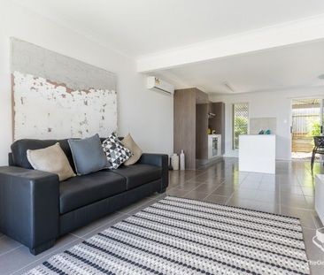 Impressive 3 Bedroom Townhouse - Photo 2