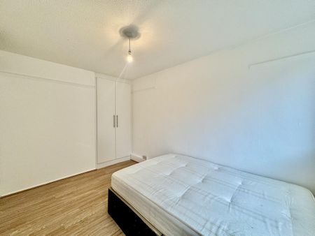 4 bedroom terraced house to rent - Photo 5