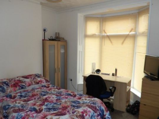 4 Bed - 4 Bed Student House For 2019/20 - Photo 1