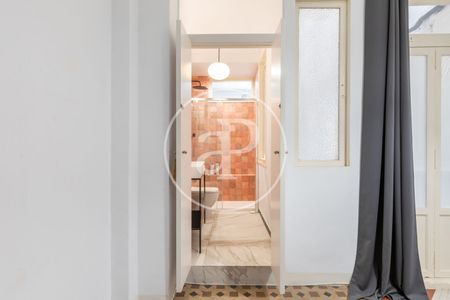 Unique reform in classic building next to the Central Market - Photo 4