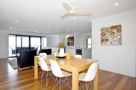 RISE AND SHINE IN SOUTH GLADSTONE - MODERN LIVING WITH BREATHTAKING VIEWS! - Photo 5