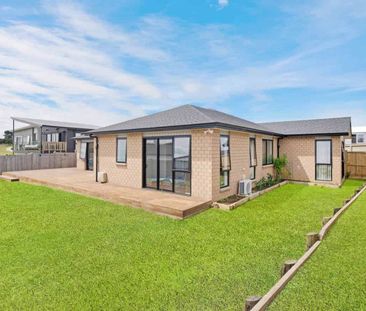 Spacious 4-Bedroom Family Home in Glenbrook, W... - Photo 4