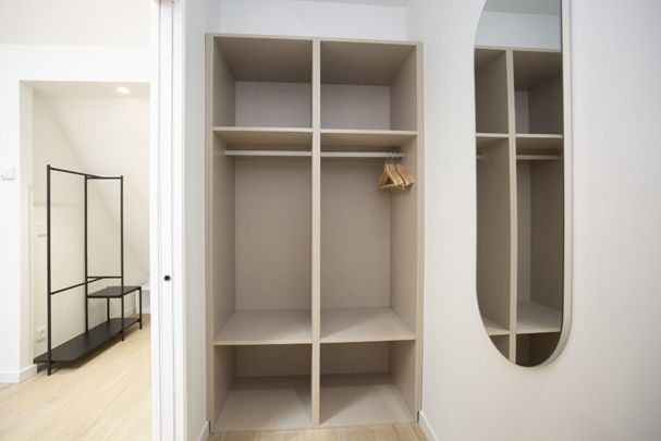 Lujoso ático de un dormitorio con terraza en Petxina, Valencia - Photo 1