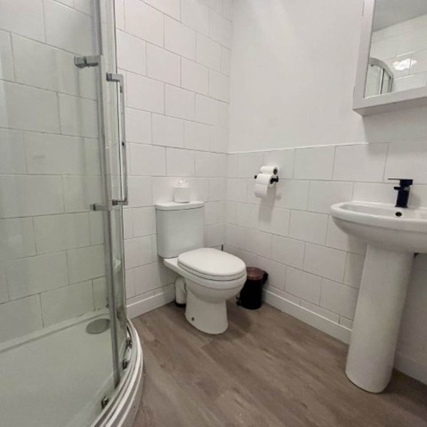 Victoria Road (room 2), Morley, Leeds - Photo 1