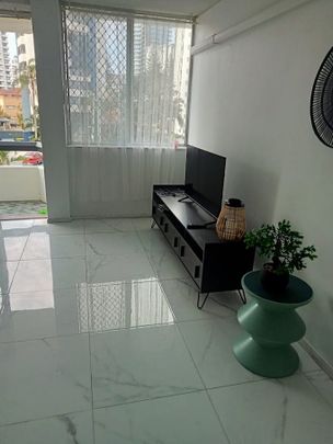 Beautiful Spacious Home Between Broadbeach and Surfers - Photo 1