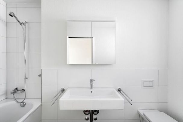 Living exclusively between Aeschenplatz and Bankverein - Photo 1