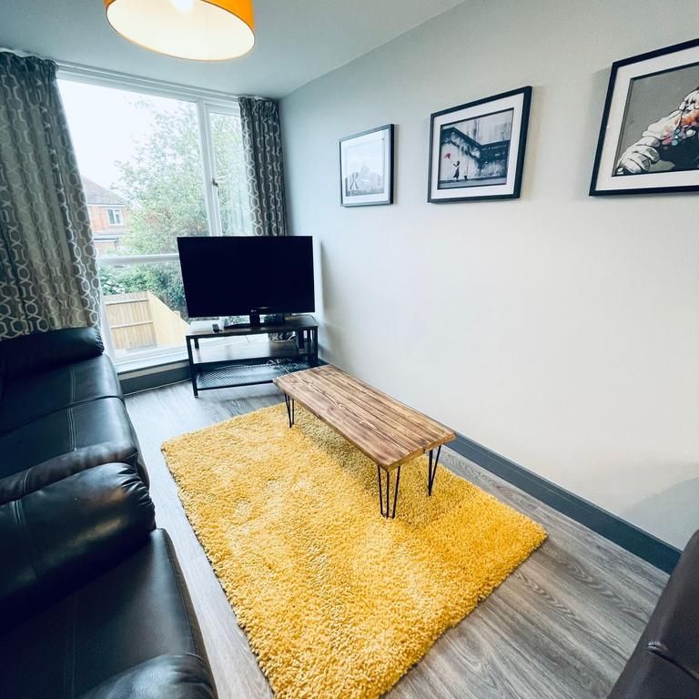 6 bedroom house to rent - Photo 1