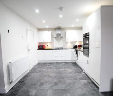 3 bedroom end of terrace house to rent - Photo 2