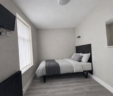 6 Bed Terraced House, Halsbury Road, L6 - Photo 3