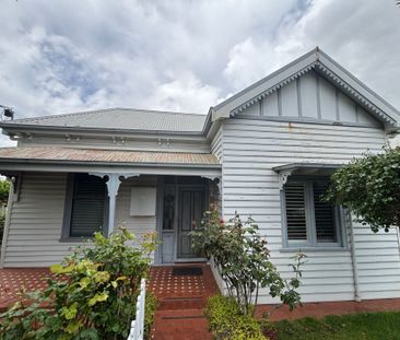 Ideal Location, 3 Bedroom Family Home, Workshop Area - Photo 1