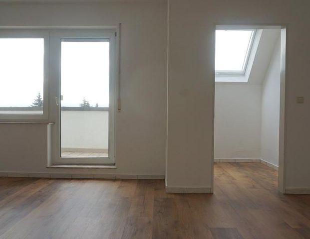 HIER KOMMT MAN GERN HEIM! 4 Zimmer-Wohnung mit Balkon und Garage - Foto 1