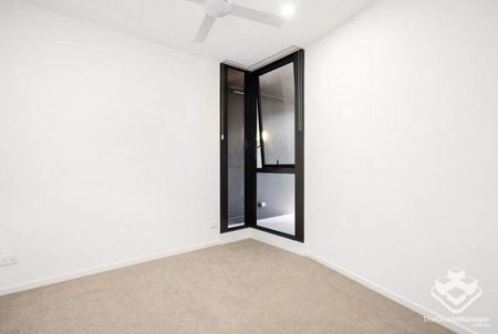 2 Bed 2 Bath Apartment with Garden View - Photo 2