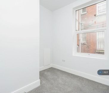 3 bedroom flat to rent - Photo 3