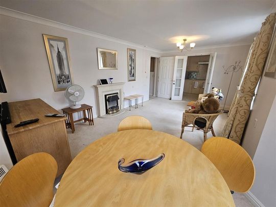 2 bedroom retirement property to rent - Photo 1