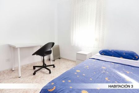 Calle Francisco Carrera Iglesias, Sevilla, Andalusia 41006 - Photo 4