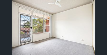 Two bedroom apartment within walking distance to the beach - Photo 3