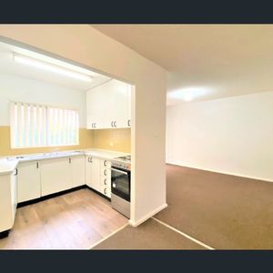 Lovely Unit with Air Conditioning! - Photo 2