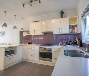 23 Cambridge Drive, Rankin Park NSW 2287 - House For Rent | Domain - Photo 6