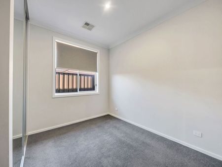 27 Harbour View Tce, Victor Harbor SA 5211 - House For Rent | Domain - Photo 4