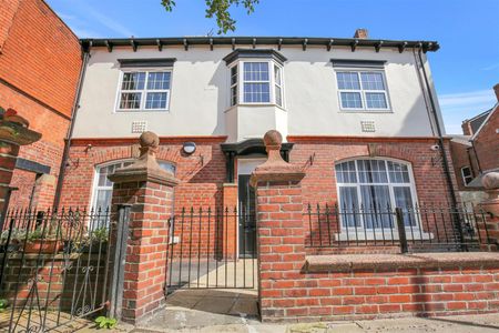 Flat 2 Key House, 11, Tankerville Place, Jesmond, Newcastle Upon Tyne, NE2 3AT - Photo 2