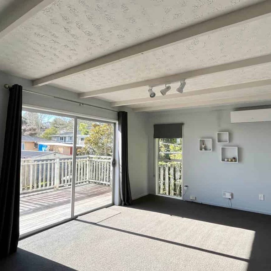 SUNNY 3 BEDROOM HOME - Photo 1