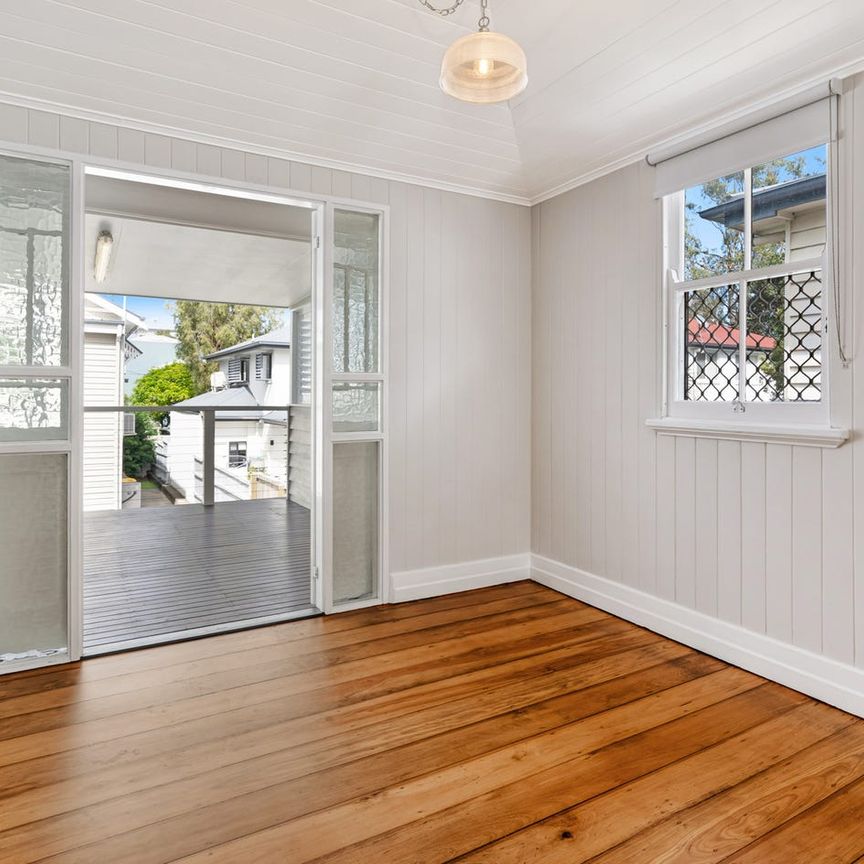 Renovated family home with space, comfort & flexibility - Photo 1