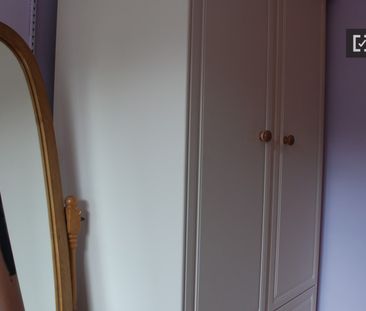 Decorated room in shared apartment in Killiney, Dublin - Photo 6