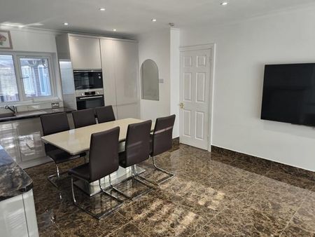 3 bedroom bungalow to rent - Photo 2