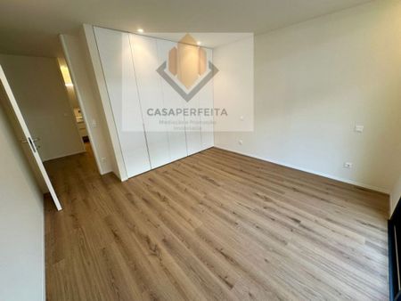 3 room luxury Apartment for rent in Vila Nova de Gaia, Distrito do Porto - Photo 4