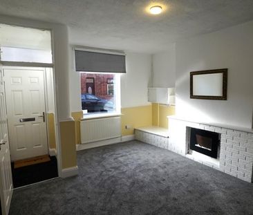 2 bedroom end of terrace house to rent - Photo 3