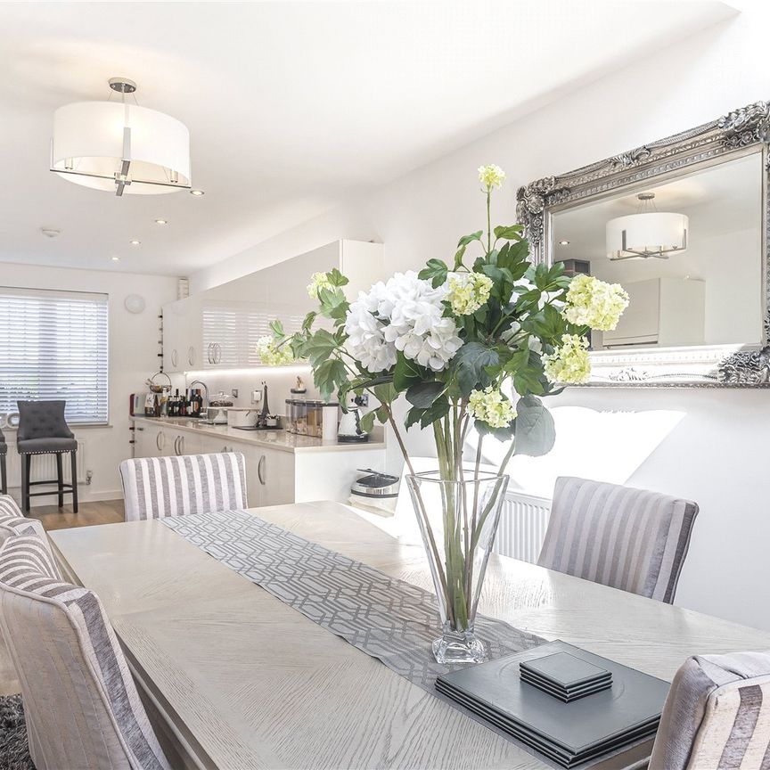 4 bedroom detached house to rent - Photo 1