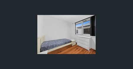 Charming Three Bedroom Family Home - Photo 3