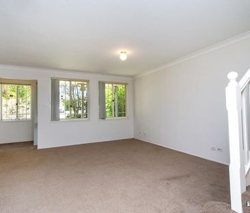 Large four bedroom home - Photo 5